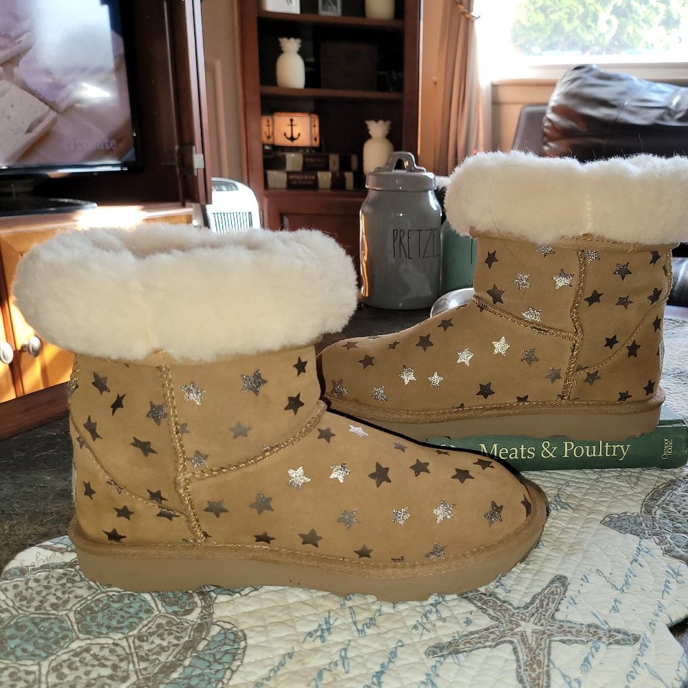 UGG Short Classic Boots Youth Sz 4 (Women Sz 6) Chestnut Stars Design EUC